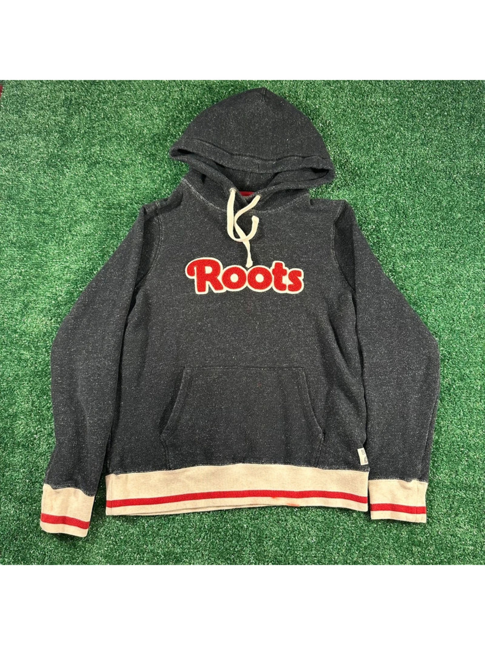 Roots Canada grey hoodie pullover sweater sweatshirt size medium